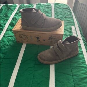 Cienta Brown Kids Boots with Velcro Straps